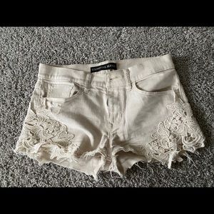 Cream Lace Shorte